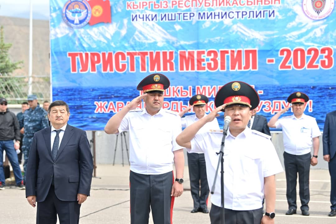 18 Акылбек Жапаров проверил готовность иссык-кульской милиции к турсезону