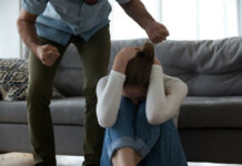 На Иссык-Куле суд отпустил мужчину, до смерти избившего жену