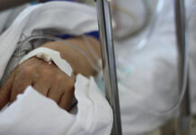 Пожилая бишкекчанка отравилась, перепутав шампунь с йогуртом