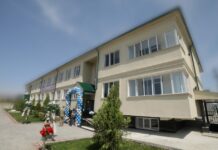 Жалал-Абадда чек арачыларга турак үйдүн ачкычтары тапшырылды