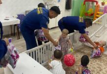 Сотрудники МЧС навестили воспитанников детского дома в Бишкеке — фото