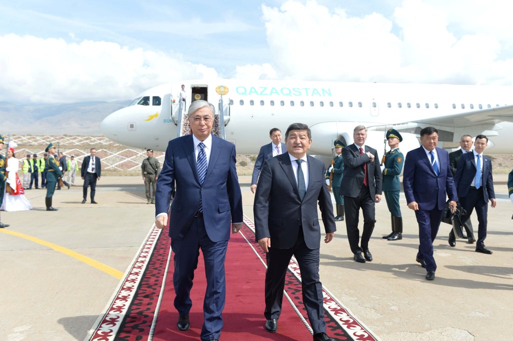 6479745407e9b Токаев прибыл в Кыргызстан для участия в саммите ЕС - ЦА