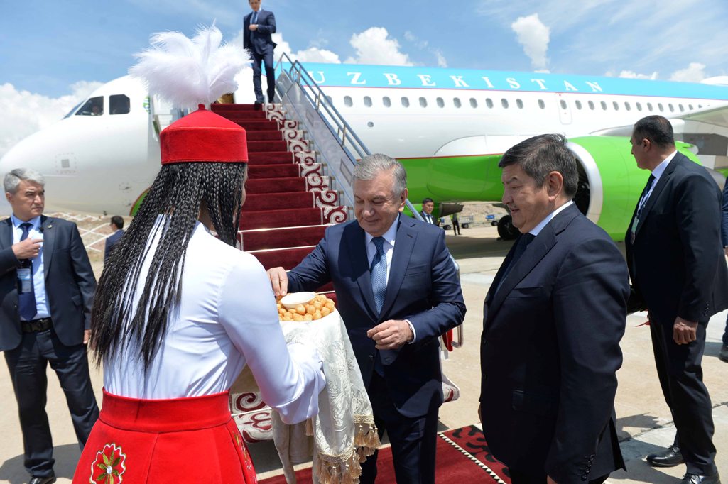 64798f8b9c4f1 В Кыргызстан прибыл президент Узбекистана Шавкат Мирзиёев