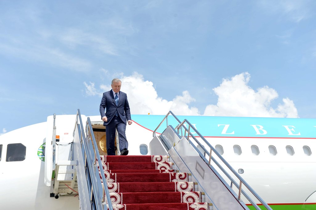 64798f972a309 В Кыргызстан прибыл президент Узбекистана Шавкат Мирзиёев
