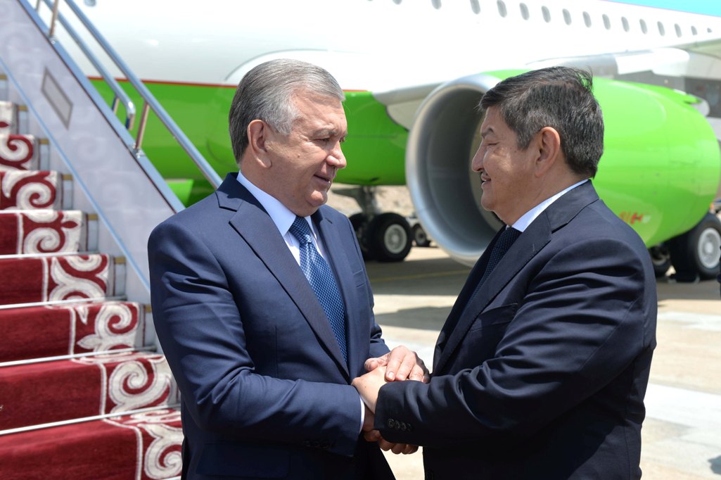 64798fa655160 В Кыргызстан прибыл президент Узбекистана Шавкат Мирзиёев