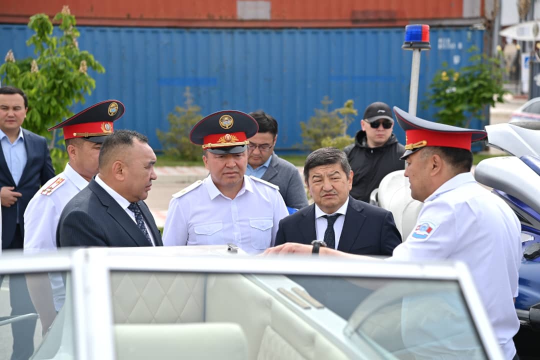 7 Акылбек Жапаров проверил готовность иссык-кульской милиции к турсезону