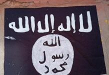 В Кызыл-Кие выпускницы повесили флаг ИГИЛ в школе и разрисовали стены