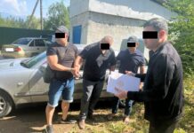 В Ала-Буке задержан старший следователь за вымогательство 100 тыс. сомов