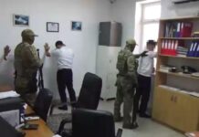 ВИДЕО: УКМК бажы кызматкерин пара менен кармады