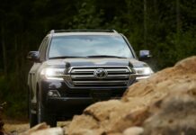 Өлкөгө эки Toyota Land Cruiser 150 алып келүүдө бажы төлөмдөрү төлөнгөн эмес