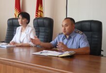 Талас: милиция менен мэрия жарандар менен жолугушуп, юридикалык кеңештерди берди