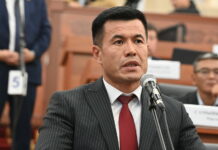 Өмүрбек Бакировду Жогорку Кеңештин депутаты деп тааныган чечимдер жокко чыгарылды