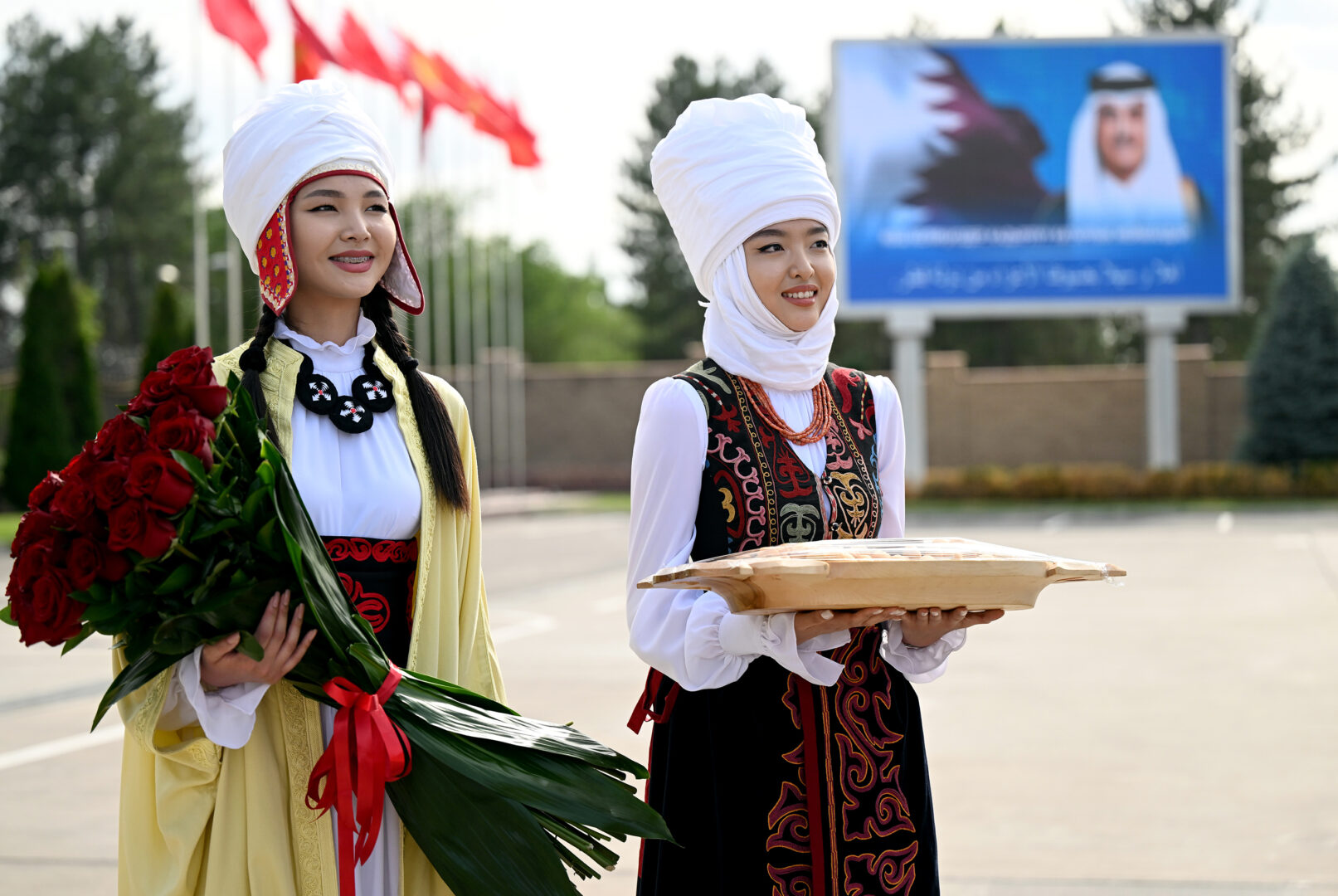 dos 4081 Эмир Катара впервые с госвизитом прибыл в Кыргызстан - фото