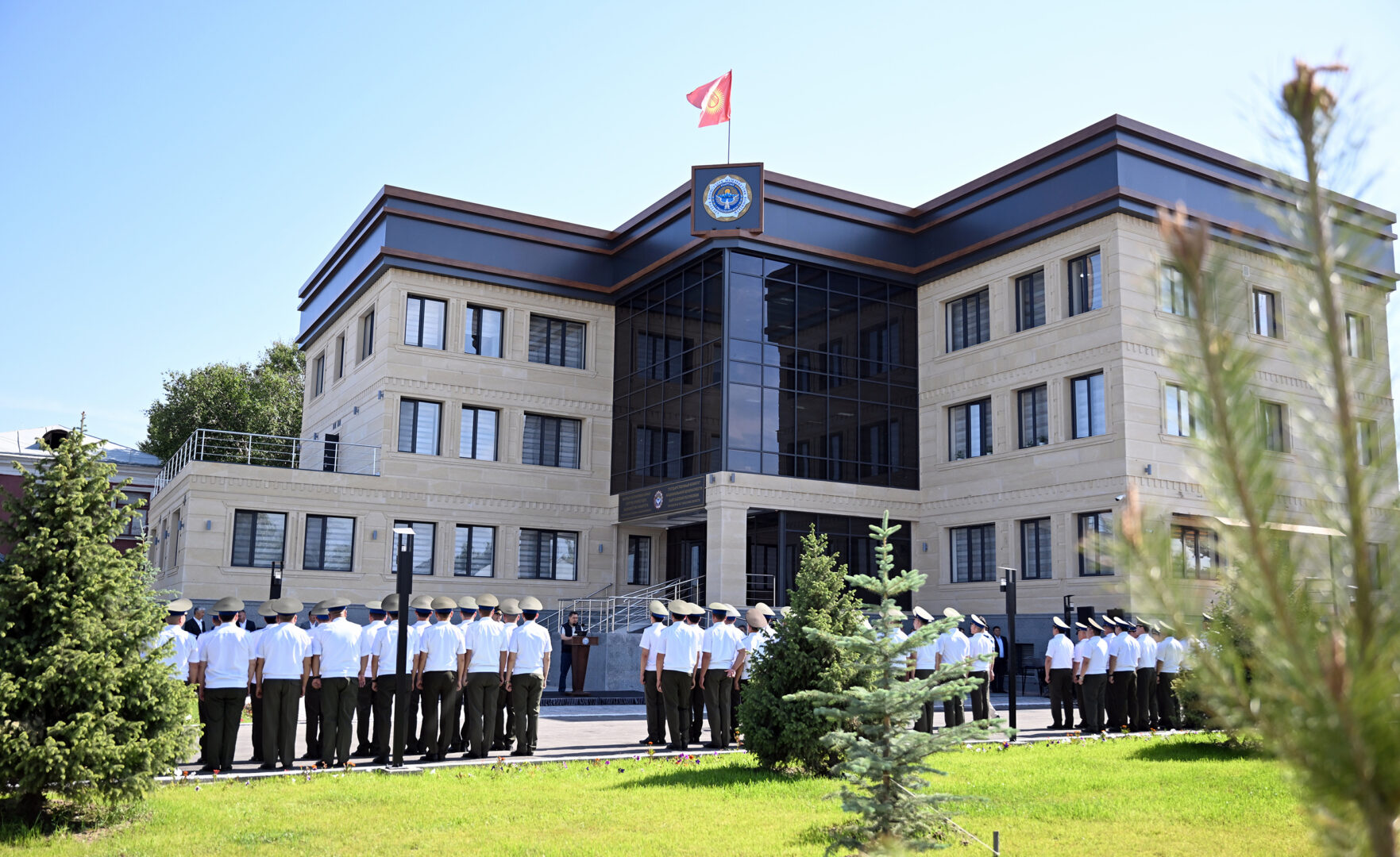 dos 5375 Жапаров и Ташиев открыли новое здание Управления ГКНБ по Таласской области 