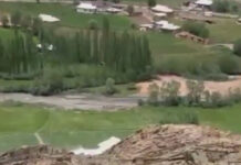 В Кара-Суу оползень движется на жилые дома, местных жителей эвакуировали