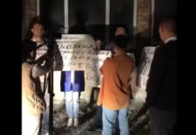 Жители дома в 12-м микрорайоне вышли на митинг — видео