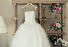 Свадебный салон заставили вернуть деньги невесте за несостоявшуюся аренду платья