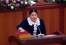 Депутат Лейла Лурова «чет элдик агент» мыйзамынан баш тартты