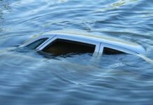 В Оше школьники без спроса взяли машину и погибли в ДТП