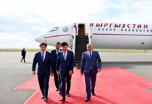 Шакиев Казакстанга расмий сапар менен барды