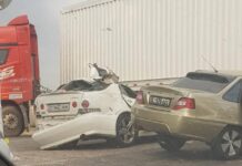 На объездной дороге близ Токмака две легковушки влетели под фуру — видео