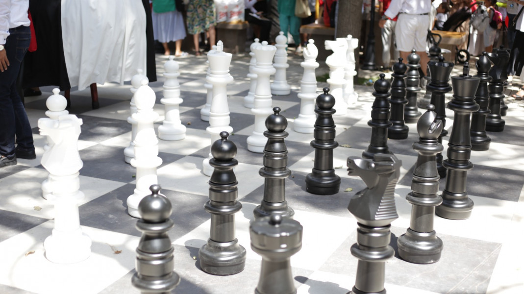 1689927860 В Бишкеке открыли шахматную аллею - фото