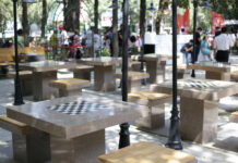 В Бишкеке открыли шахматную аллею — фото