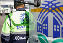 Тротуары и велодорожки в Бишкеке теперь моет специальная машина