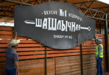 Вице-мэр поехал сносить «Шашлычную №1» в Джале, но владельцы решили сделать все сами