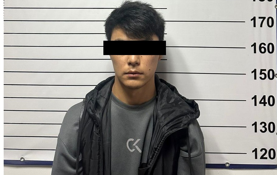 2 В Бишкеке задержали двух молодых наркокурьеров с 7 кг мефедрона - видео
