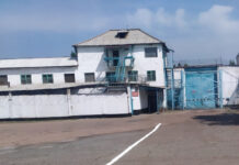 В Иссык-Ате мужчина пытался перебросить в колонию почти 2 кг гашиша