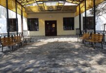 Хореограф повесился на крыльце школы №17 в Бишкеке