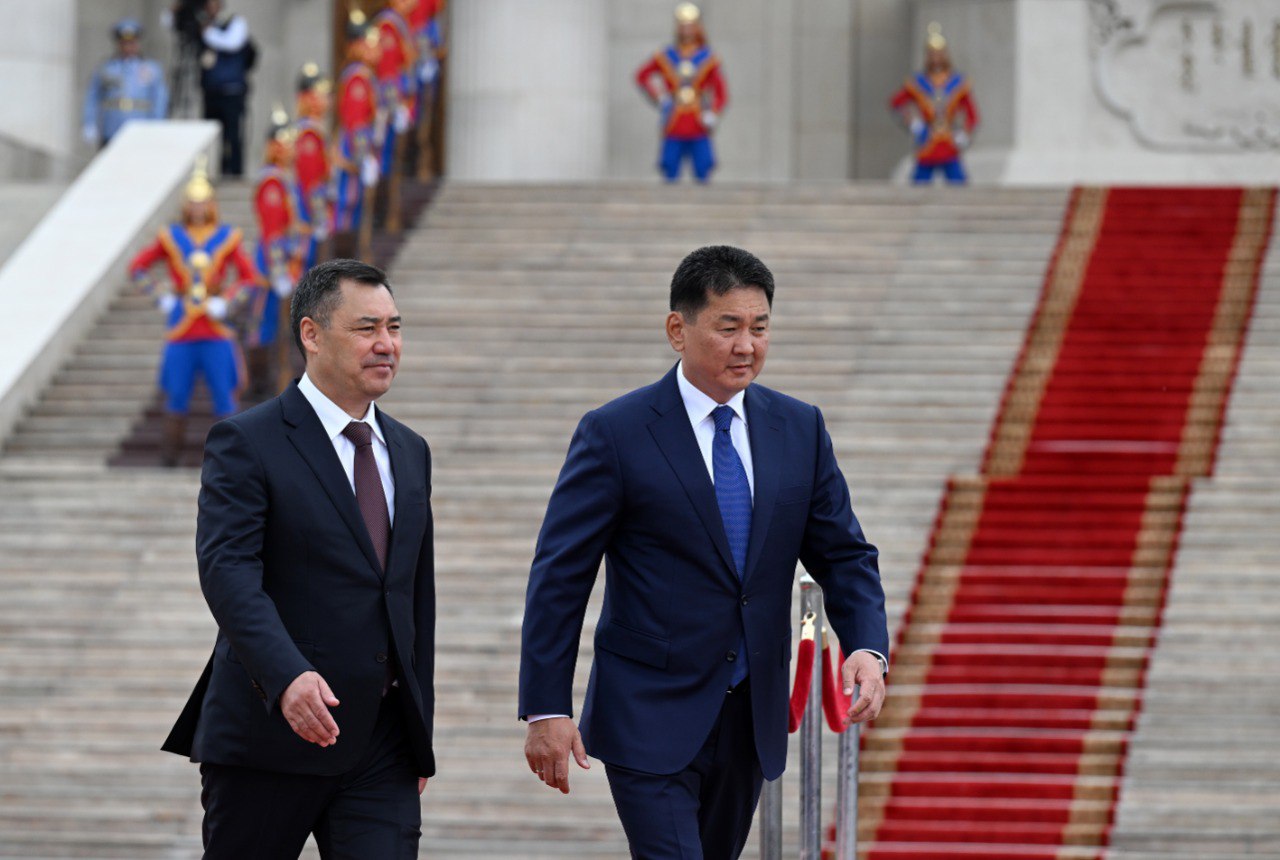 33e63673 de34 48c4 b72d ebd033989fa3 В Улан-Баторе состоялась церемония официальной встречи президентов Кыргызстана и Монголии 