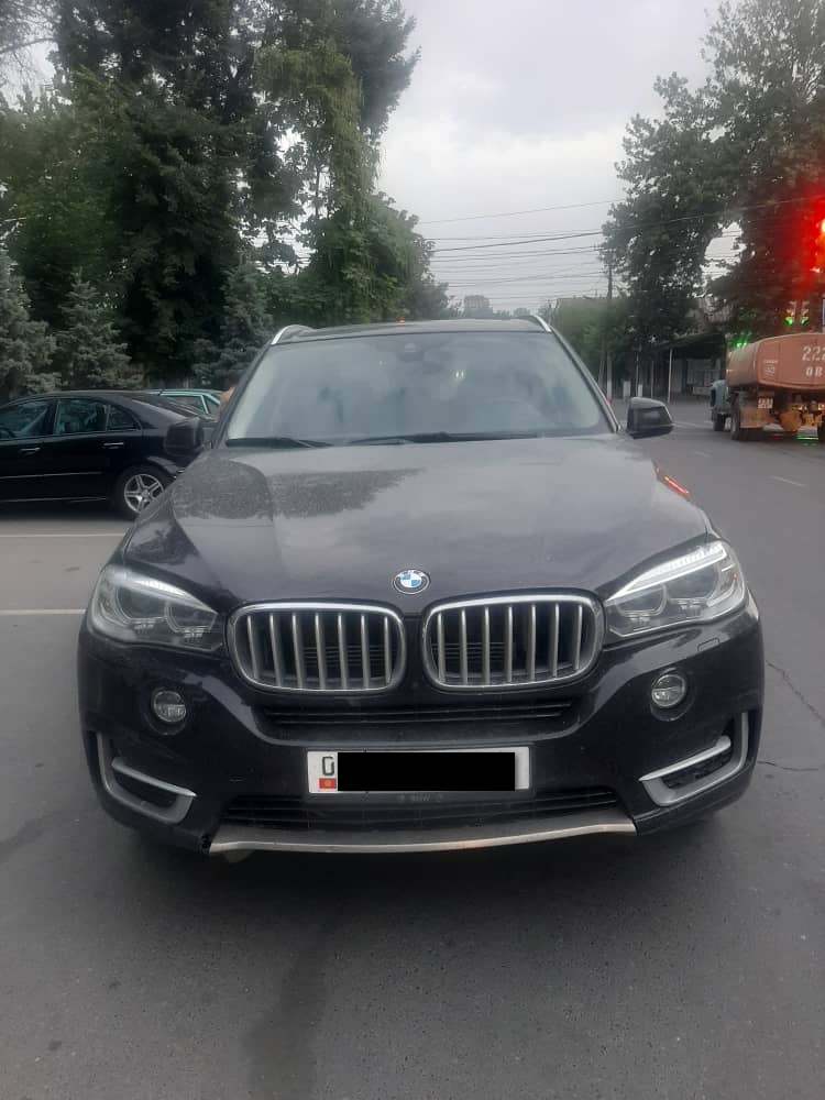 4 41 1 В Сокулуке трое парней на «BMW X-5» похитили бизнесмена и увезли в Ноокат