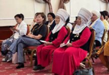 Акыйкатчы балдарды тарбиялап жаткан аялдарга эмгек стажысын кошуп эсептөөнү сунуштады