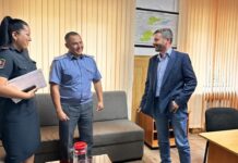 Иностранец решил прокатиться в бишкекской маршрутке и остался без дорогих телефонов