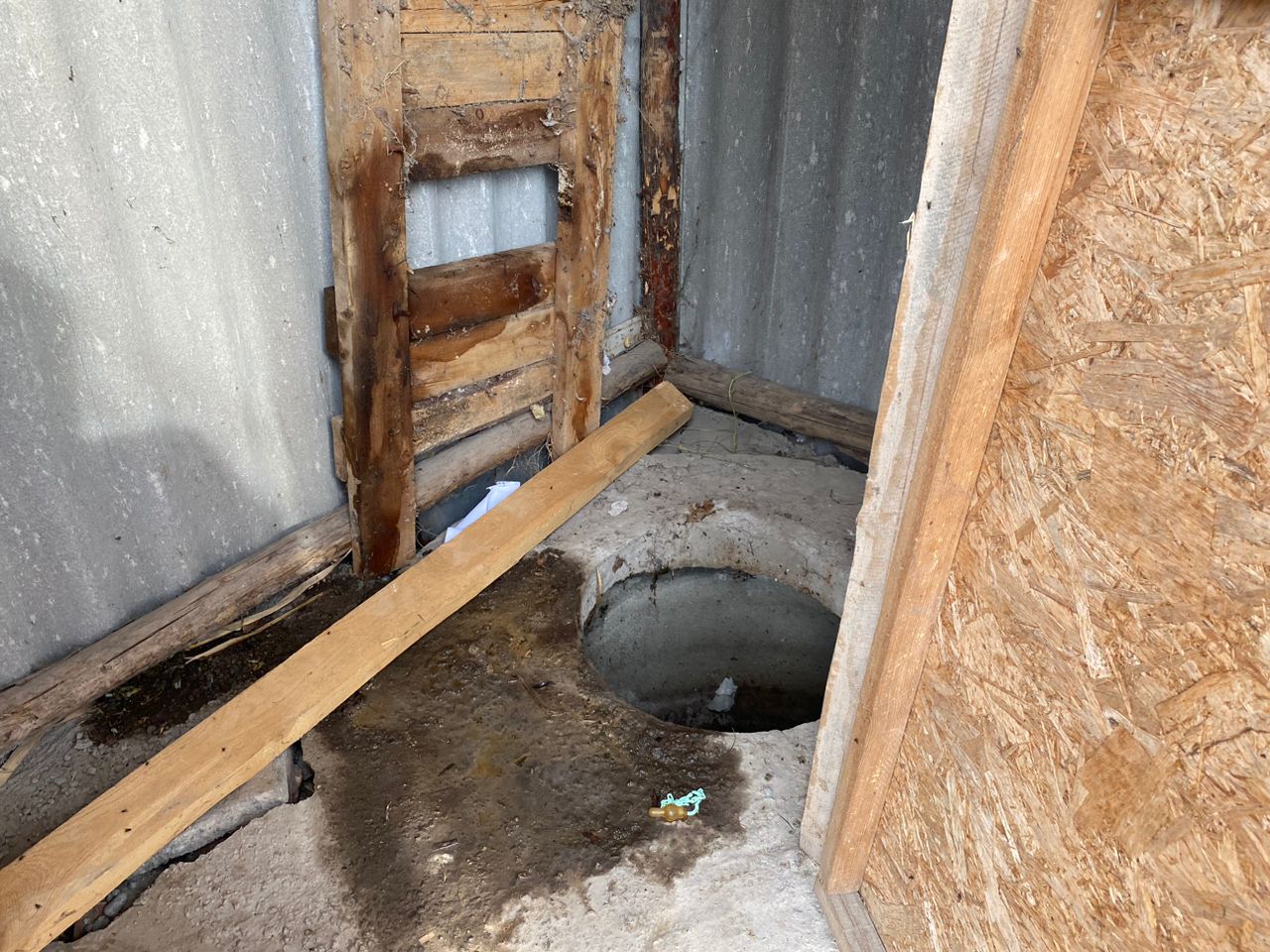 IMG 20230709 WA0024 Близ Бишкека в зоне отдыха ребенок упал в выгребную яму туалета