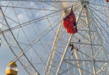 Бостериде эки адам парашют менен каруселге илинип калган