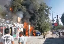 В Бишкеке горит магазин автозапчастей — видео