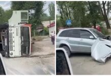 В Новопокровке после столкновения с легковушкой опрокинулся КамАЗ — видео