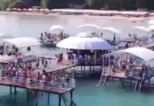 Видео: На пирсах пляжа в ЦО «Радуга» огромные толпы и горы мусора