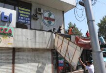 По проспекту Чуй демонтировали 68 рекламных навесов — фото