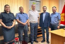 Милиция кызматкерлери Россиядан келген туристке уурдалган уюлдук телефондорун таап беришти