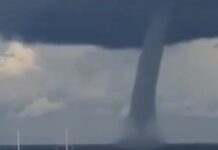 Видео — огромный смерч на Иссык-Куле