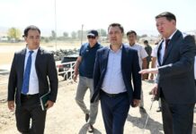 Садыр Жапаров ознакомился с ходом реконструкции ипподрома «Толойкон» в Оше