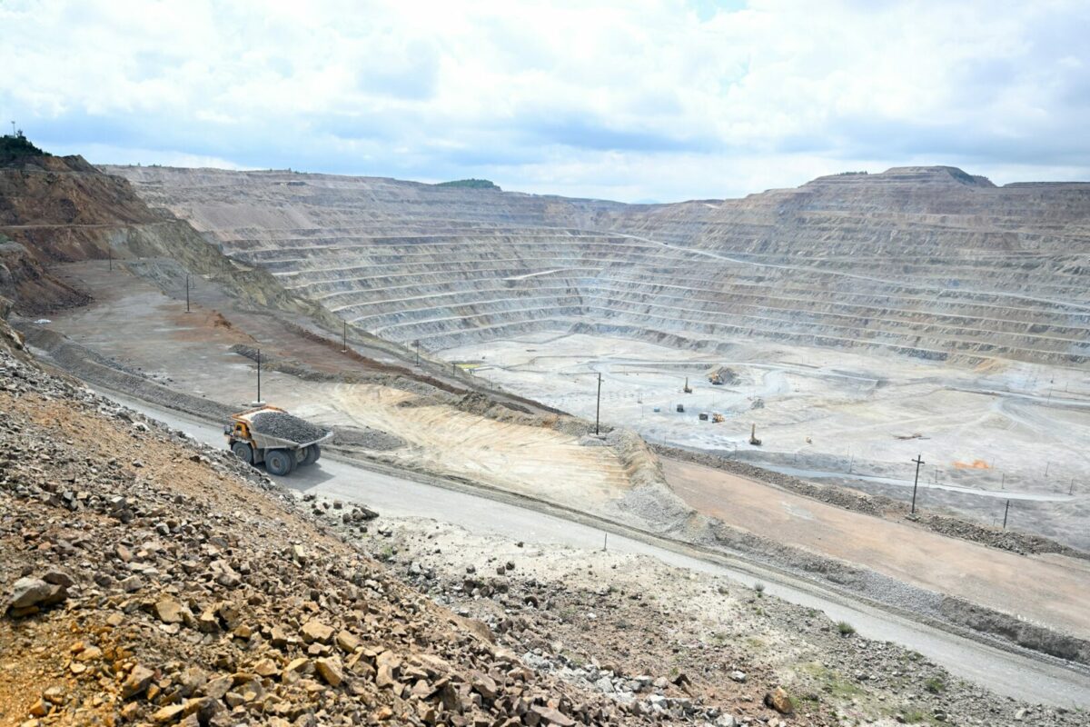 c8e1b9a1 1ebd 4c7a 9a60 0448f273ca00 Садыр Жапаров в Монголии посетил горнодобывающий завод «Эрдэнэт» - фото