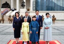 В Улан-Баторе состоялась церемония официальной встречи президентов Кыргызстана и Монголии