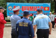 Айтматов РИИБдин кызматкерлери суу кырсыгын алдын алуу боюнча түшүндүрүү иштерин жүргүзүүдө