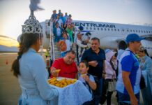 В аэропорту «Иссык-Куль» торжественно встретили первый рейс из Ташкента