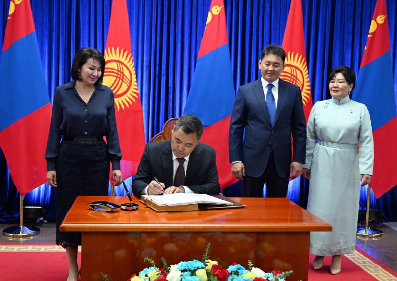 df6e4462 24e5 4996 b8ff 977c6abe0ec3 В Улан-Баторе состоялась церемония официальной встречи президентов Кыргызстана и Монголии 